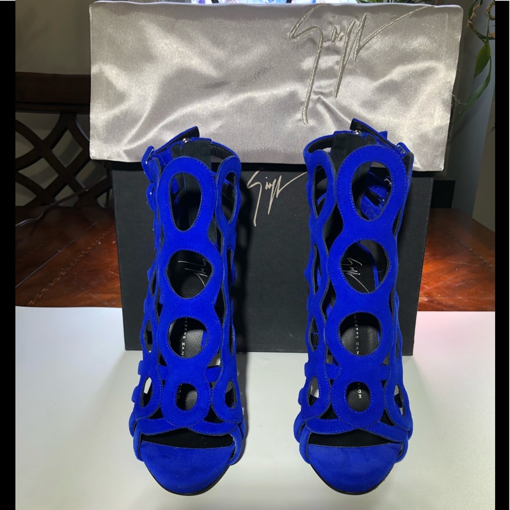 Giuseppe Zanotti Heels in Royal Blue Velvet size 6